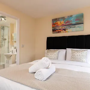 Holiday home Hazeleigh - Luxury 4-bed House Near Airport, Nec, Jlr, Solihull, M42, Solihull